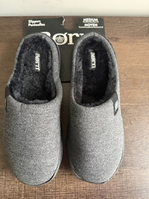 NWT Born Mens Faux Fur Gray Slippers Indoor Outdoor Heritage Leisure Comfort 7-8