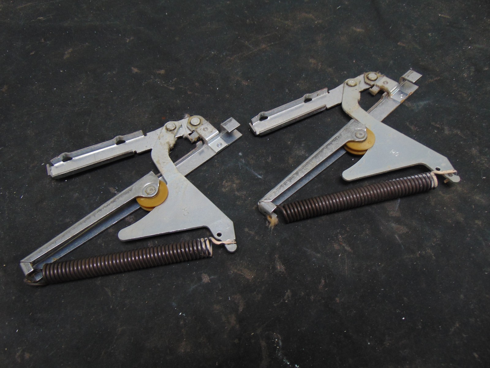 Maytag Range MGR5752BDS Hinges 74003968
