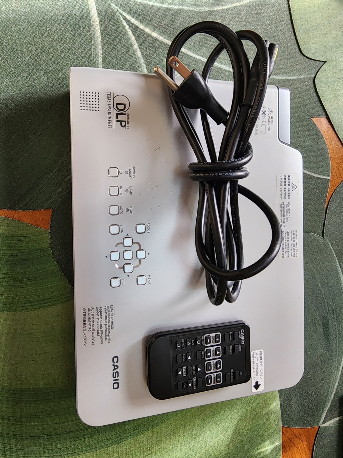Casio XJ S57 Portable Digital Projector 801 Hours -Works Very Well FREE SHIPPING