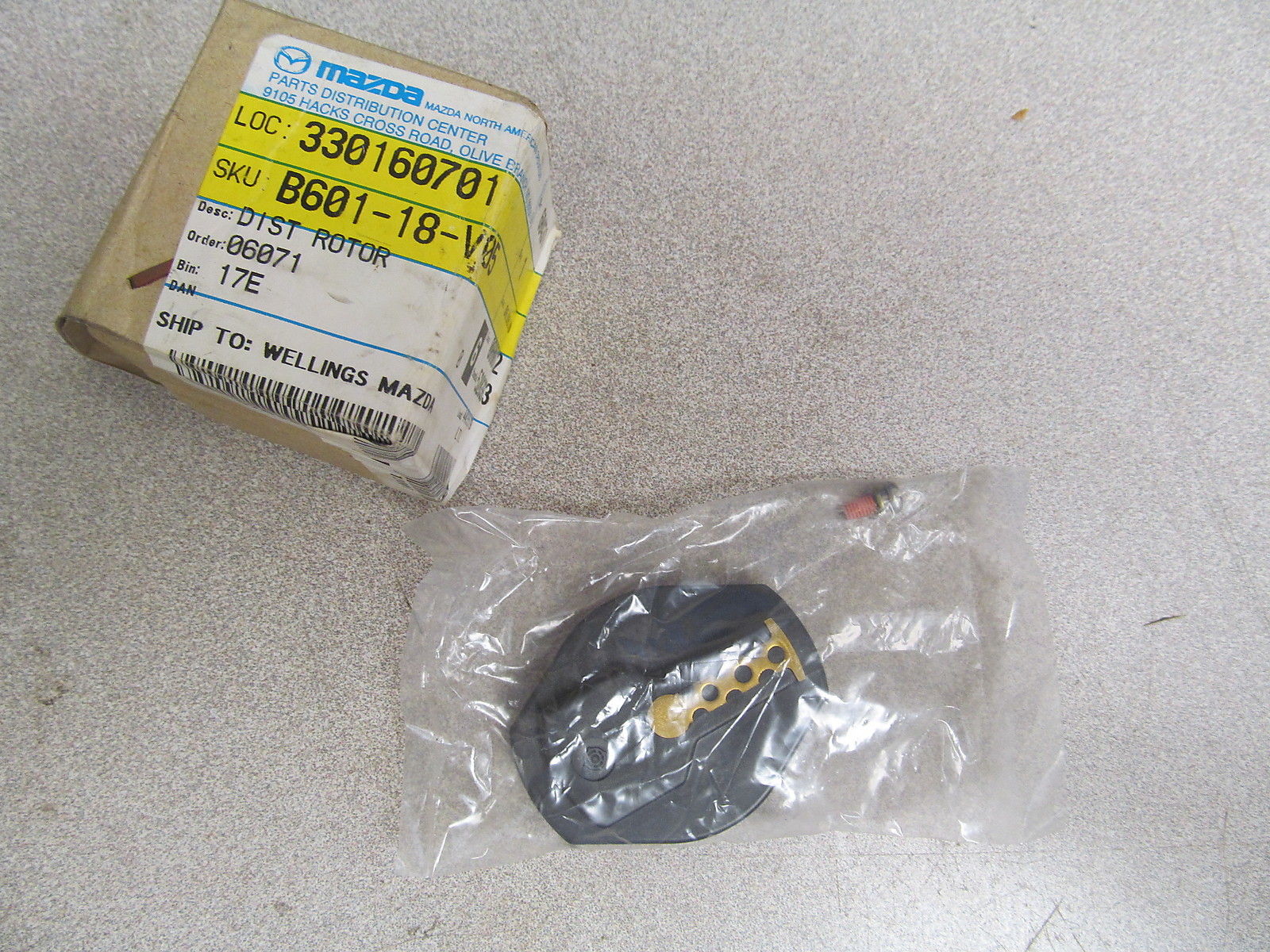 New NOS Mazda Distributor Rotor B60118V05