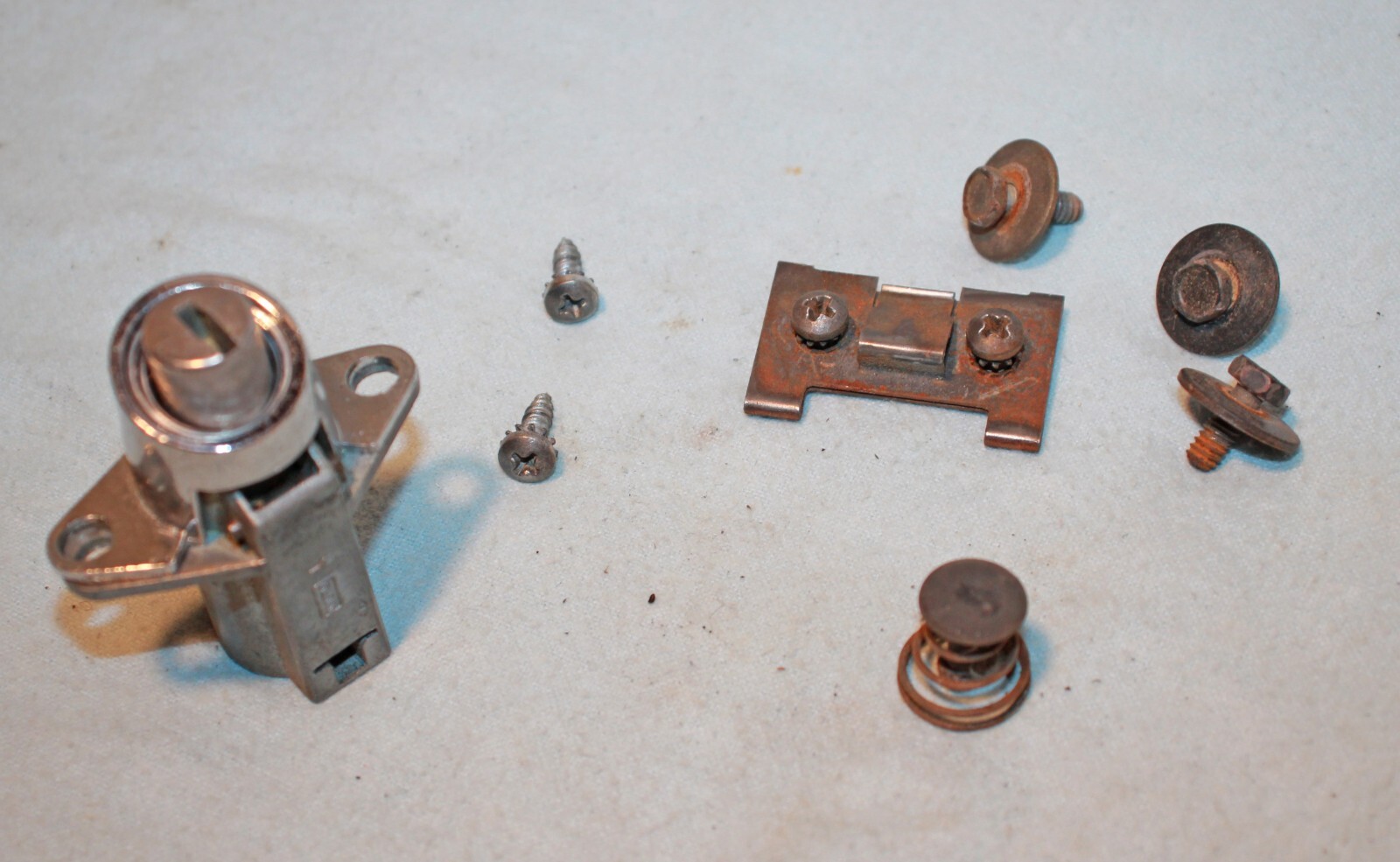 65 66 67 Ford Galaxie 500 XL dash glove box door lock latch catch