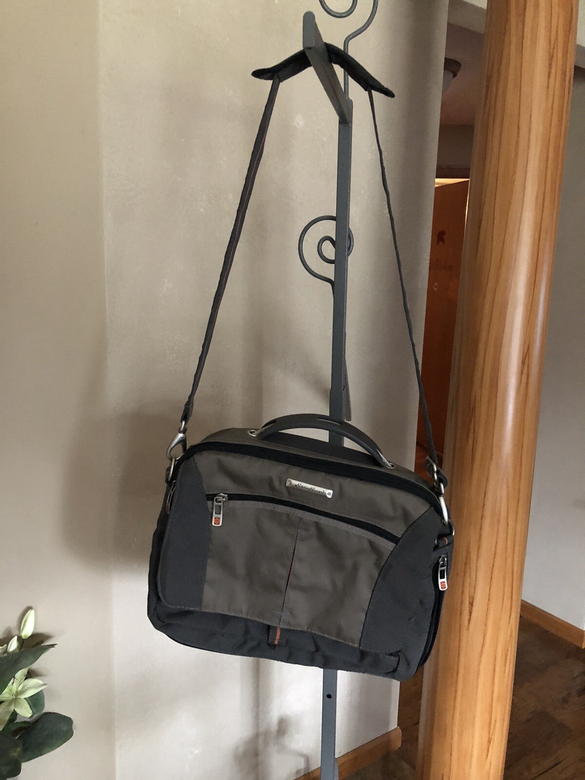 Eddie Bauer Laptop Shoulder/Messenger Bag used once EUC!
