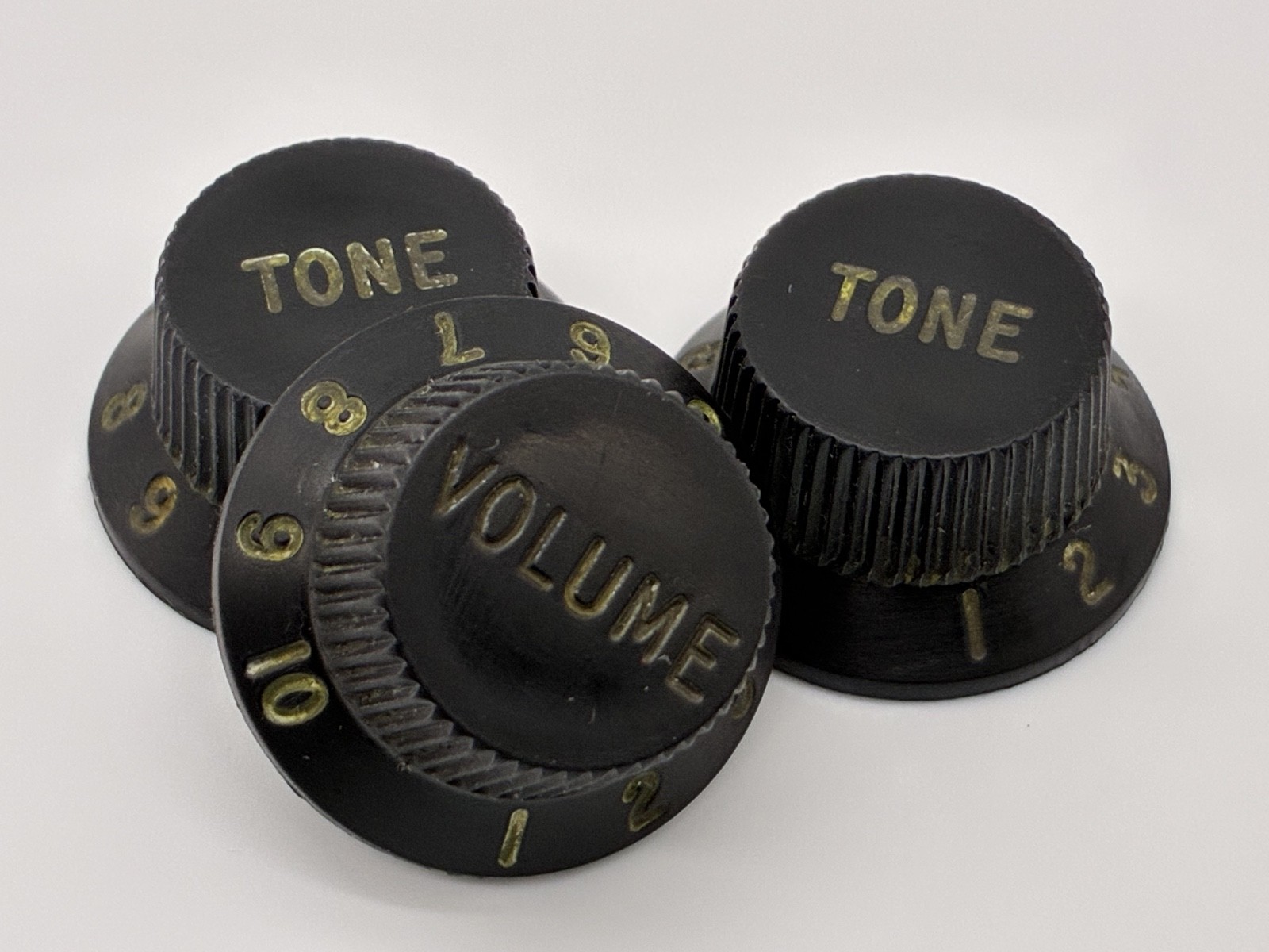 Fender® Stratocaster® Custom OEM Relic Hand-Aged Knob Set Aged Black 0991365000