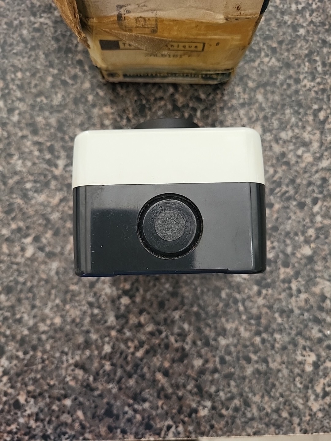 NEW! Telemechanique XALB101 Push Button