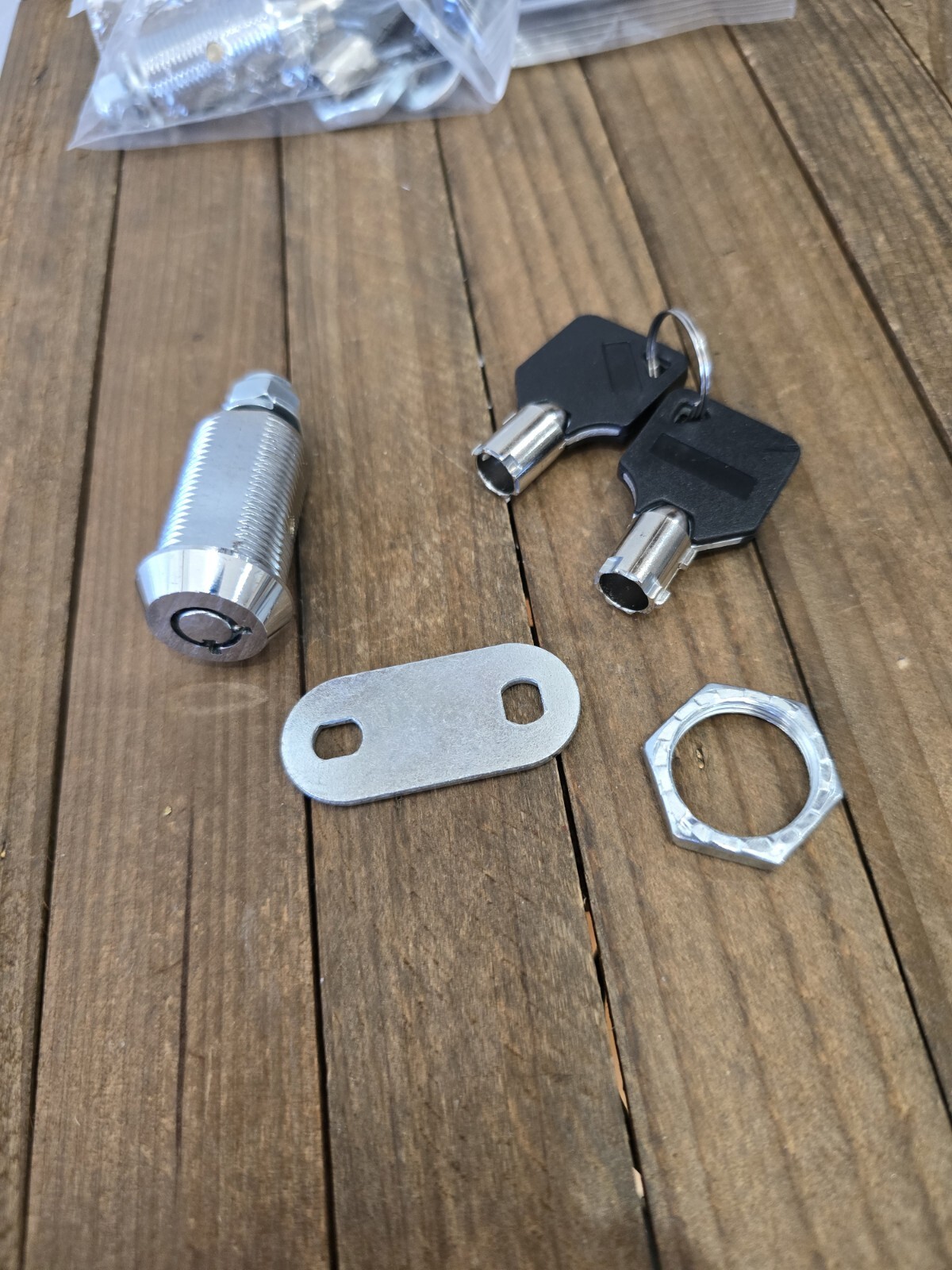 LOCK & KEY SET.