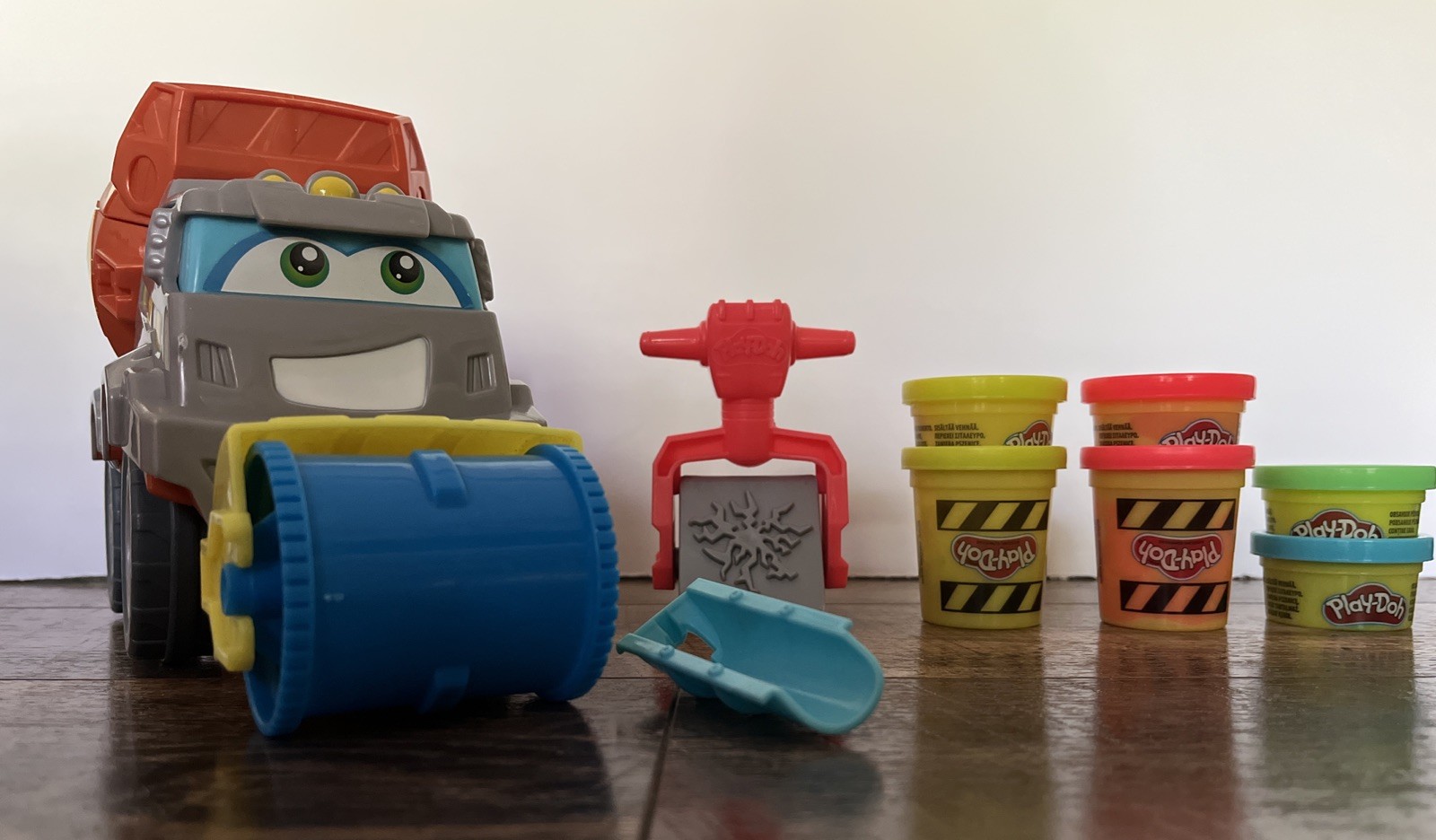 Play-Doh MAX THE CEMENT MIXER Toy Construction Truck Hasbro 2014 - Complete