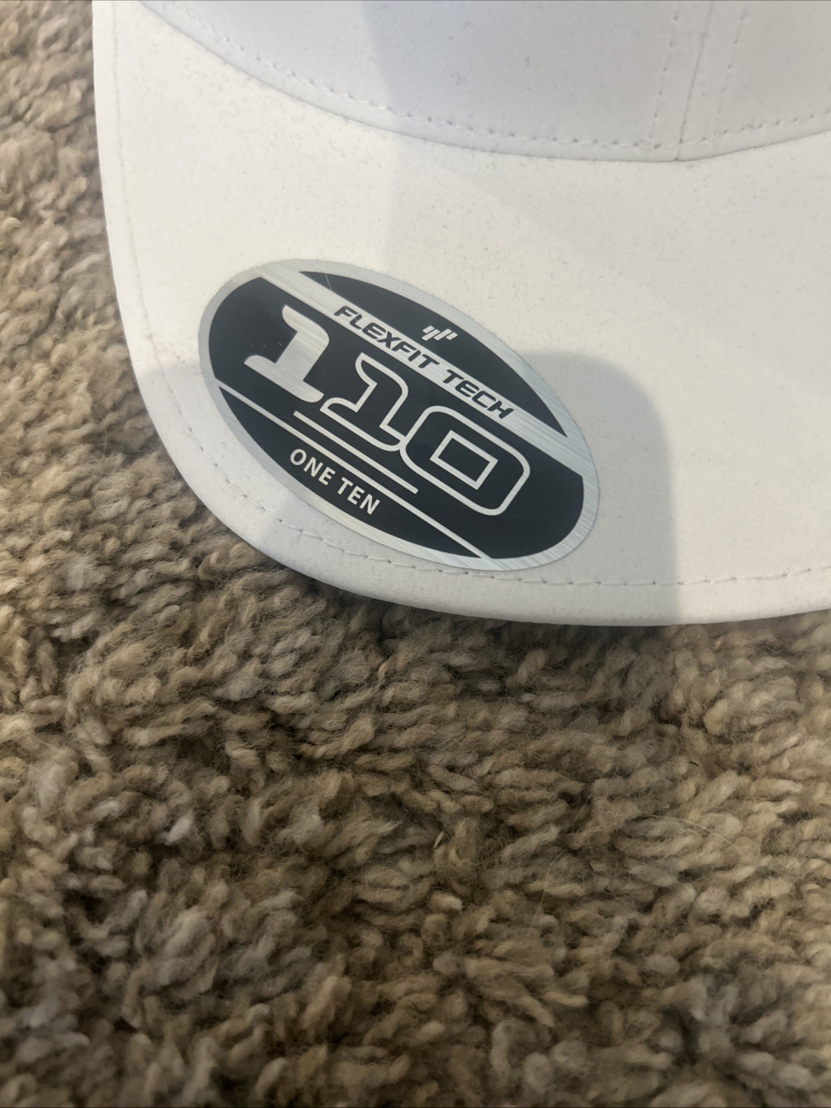 NWT- Callaway Chrome Tour Elyte White Golf Hat Flexfit Tech 110 Adjustable Cap