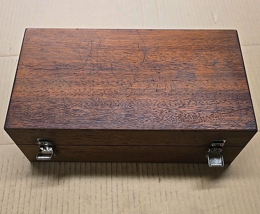 Good Renishaw Wooden Storage Box 13" × 7" × 41/2"