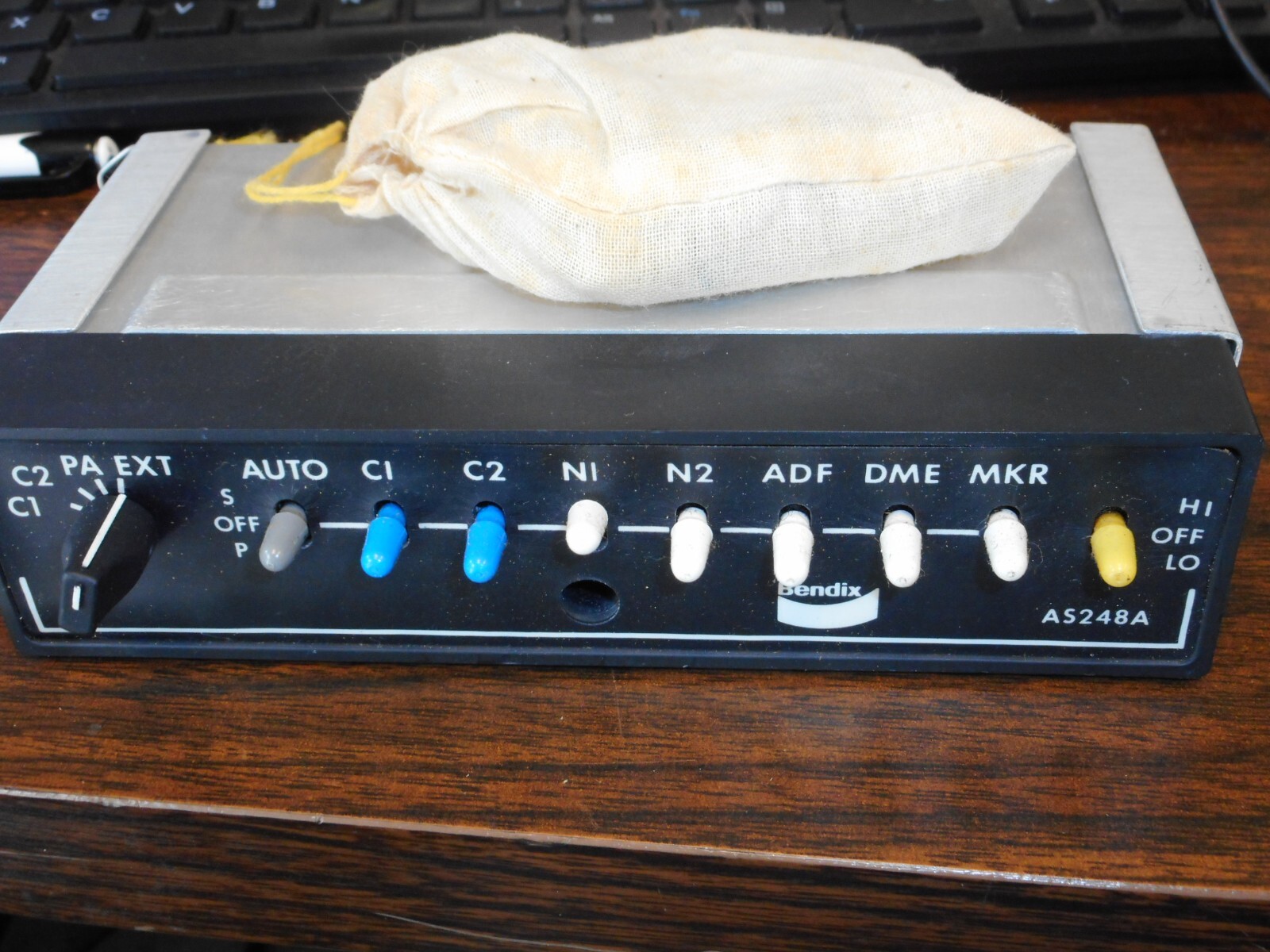 Bendix AS-248A Audio Selector Panel 14-28V W/ Mounting Tray PN 4000660-4801 NOS