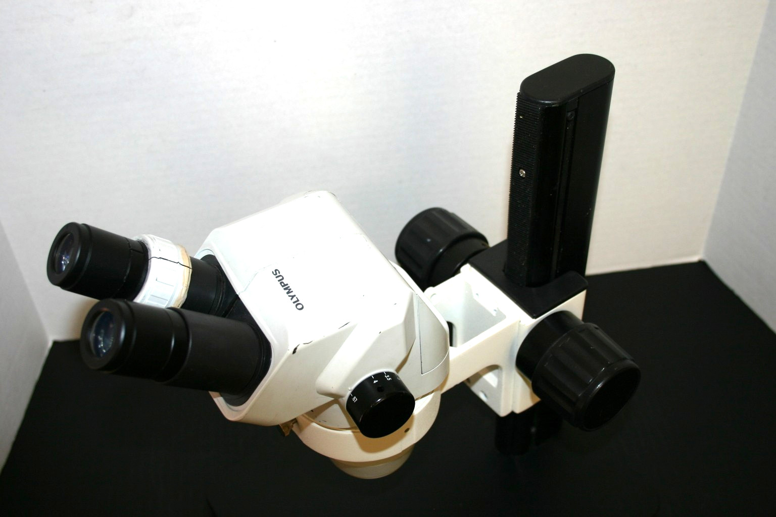 Olympus SZ-4045 ESD Stereozoom Microscope 7-40X on Rack Desktop Nice Image