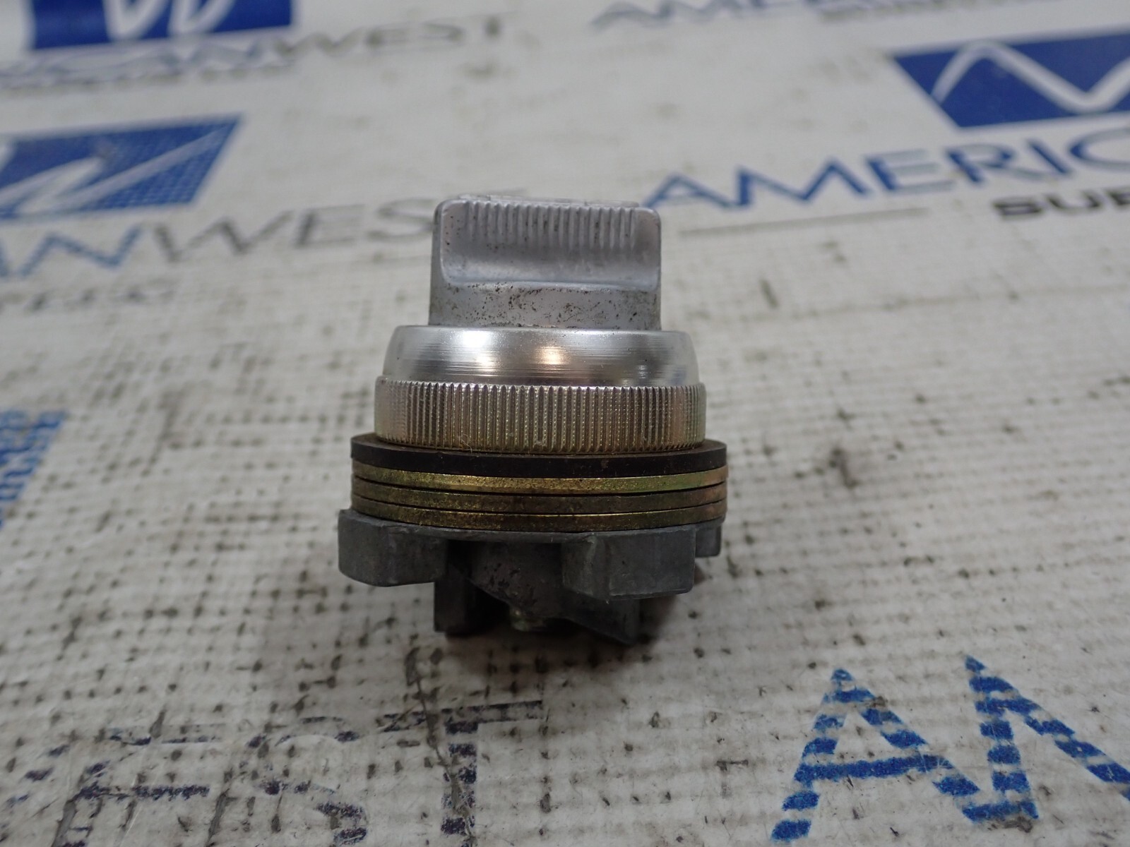 UDA Clark Selector Switch HO 3 Position Maintain