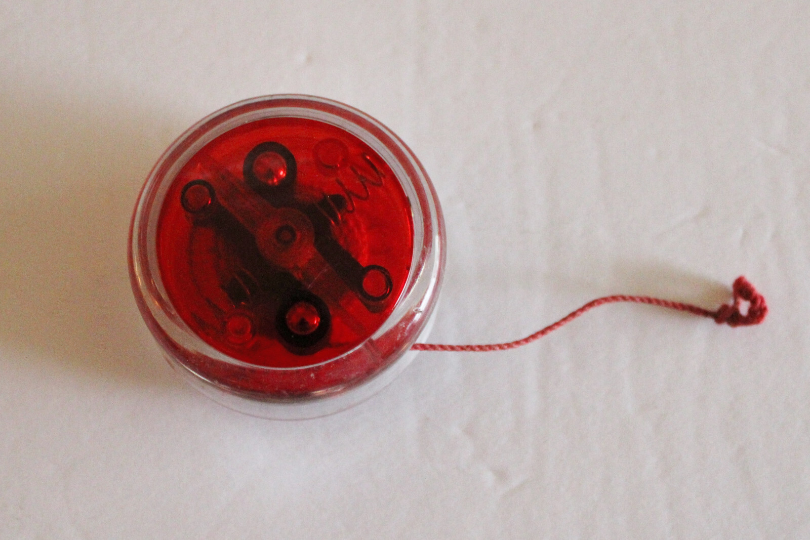Vintage RED YOMEGA HIGH PERFORMANCE YO-YO G2
