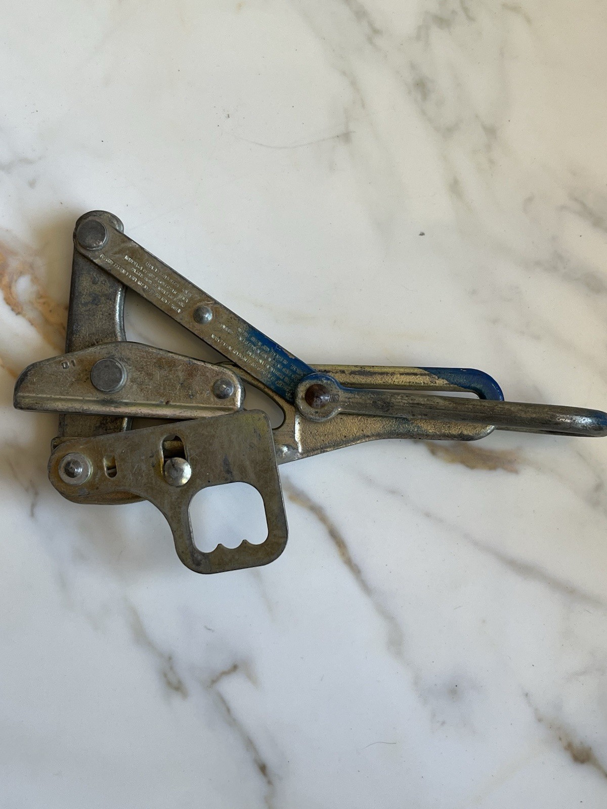 Klein Tools 1613-35H Chicago Grip-with Hot-Line Latch for Bare Conductors