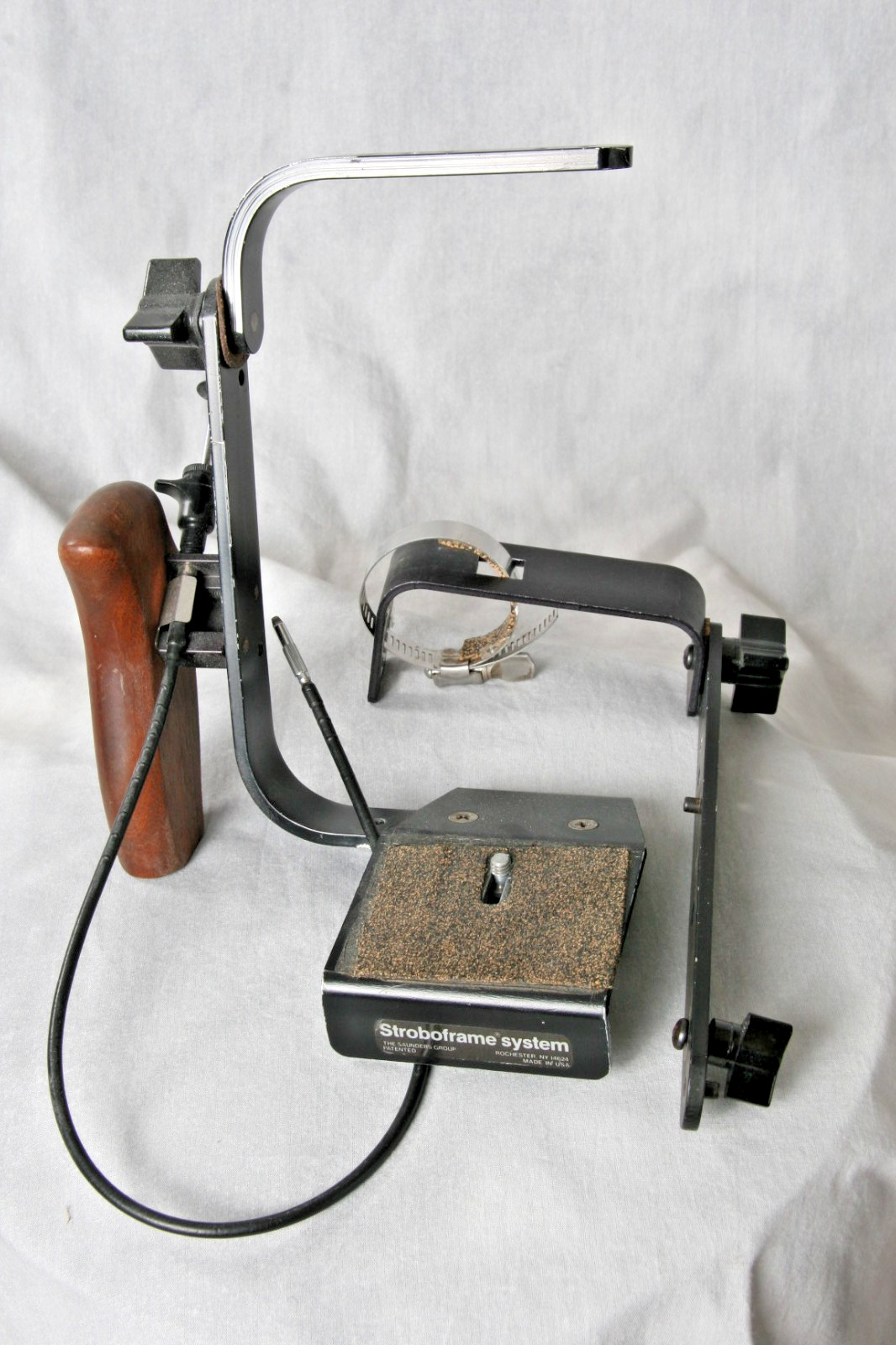 Stroboframe fixed flash bracket for 6x6 w/SLR Cable release and Antitwist Plate