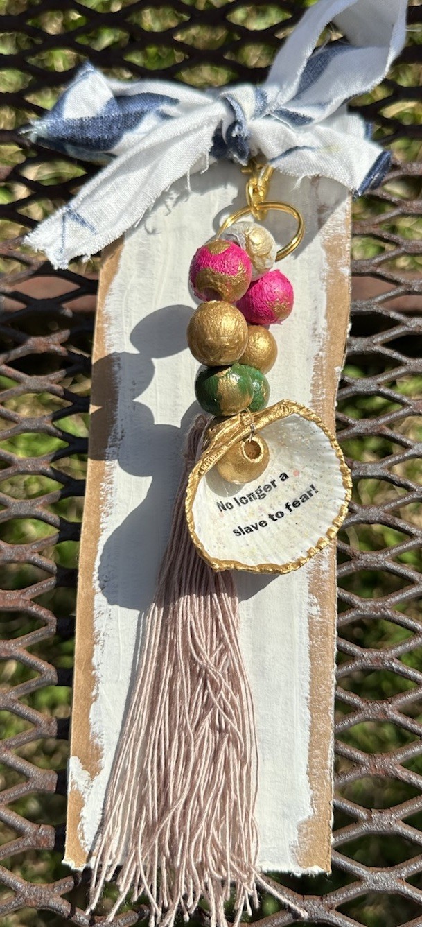 Handmade Decoupage No Longer a slave to Fear  Shell Key Chain, Purse Charm