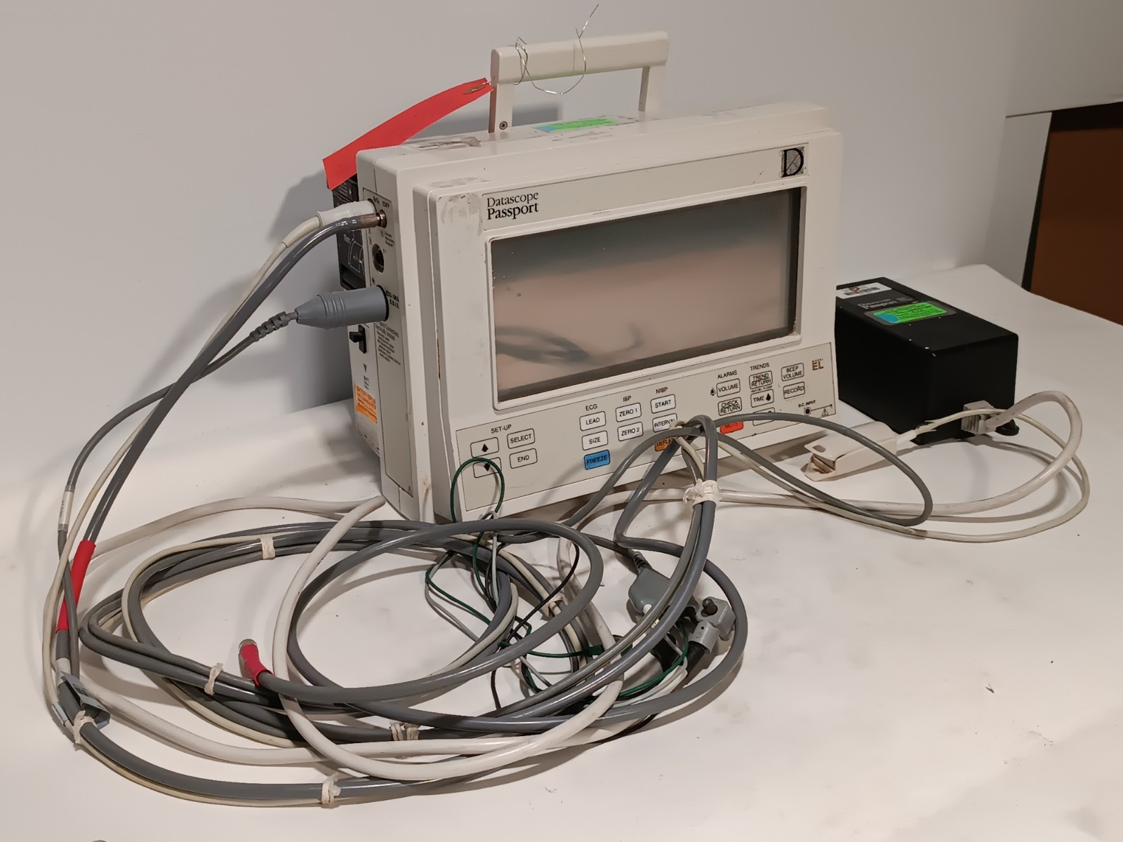 Datascope Passport EL patient monitor w/ SpO2 NIBP printer AS-IS parts/repair