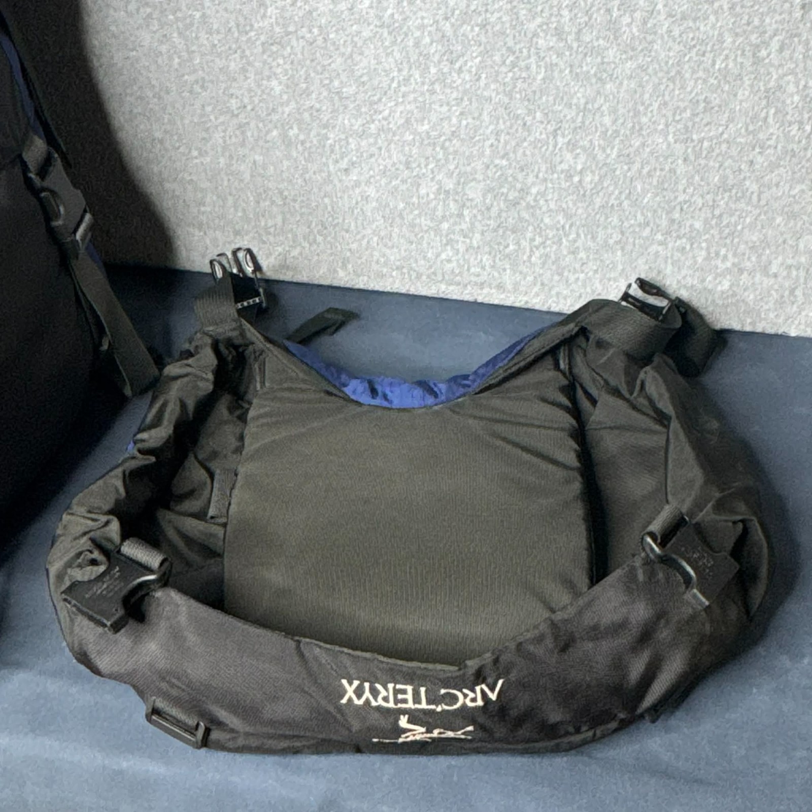 Arc'teryx Bora 75 Backpack Hiking Camping Internal Frame Black Blue Large Pack