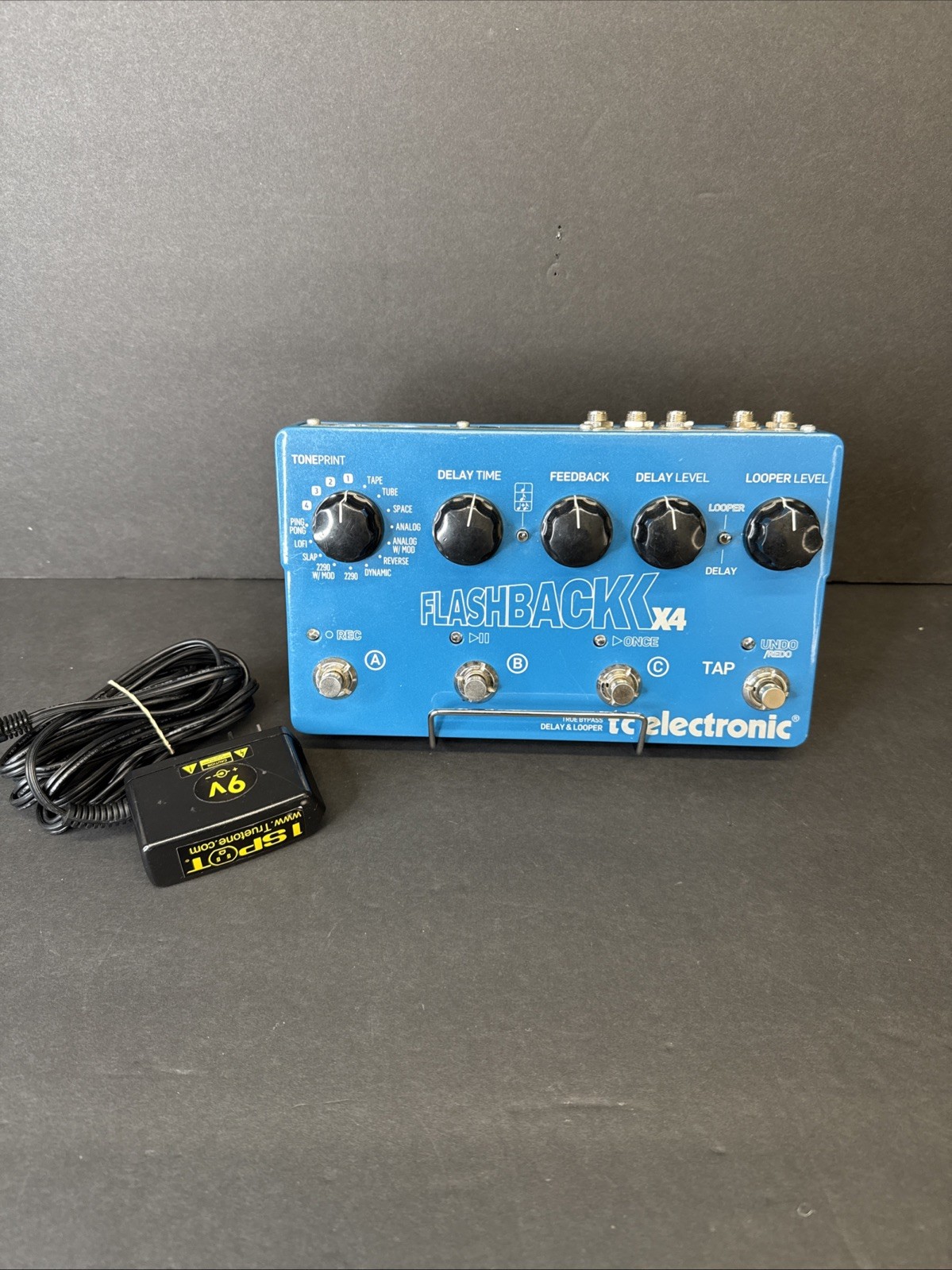 TC Electronic Flashback X4 Digital Delay Looper Pedal for Electric Guitar