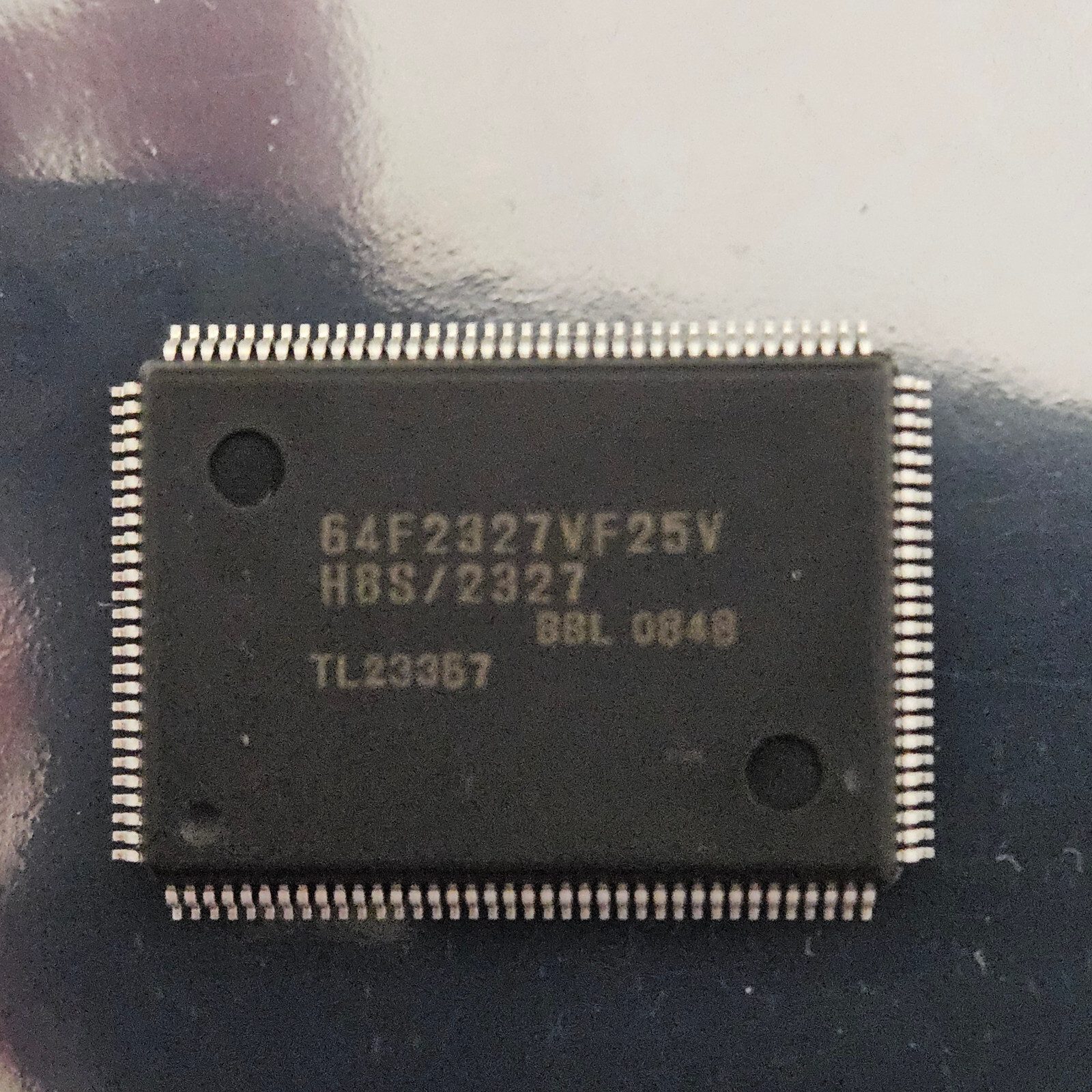 RENESAS HD64F2327VF25 QFP 128 package