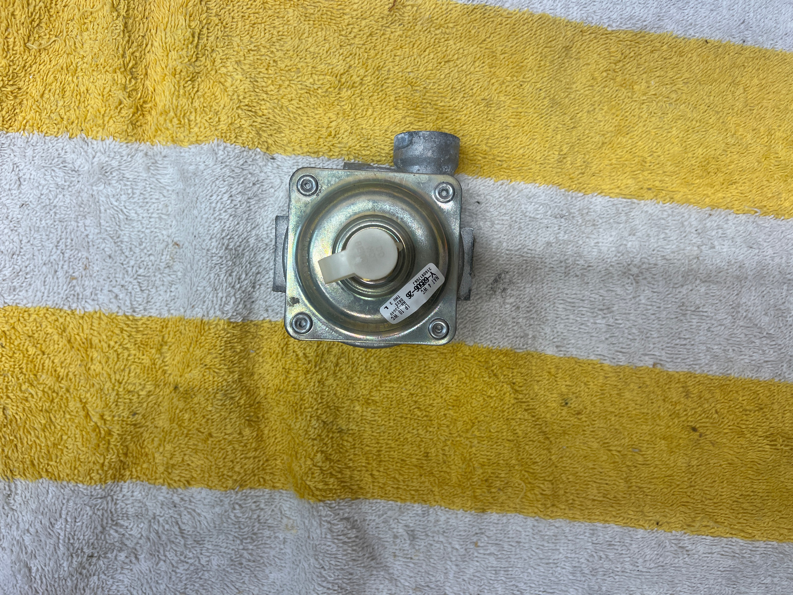 5304521339  Frigidaire Gas range Pressure Regular free shipping