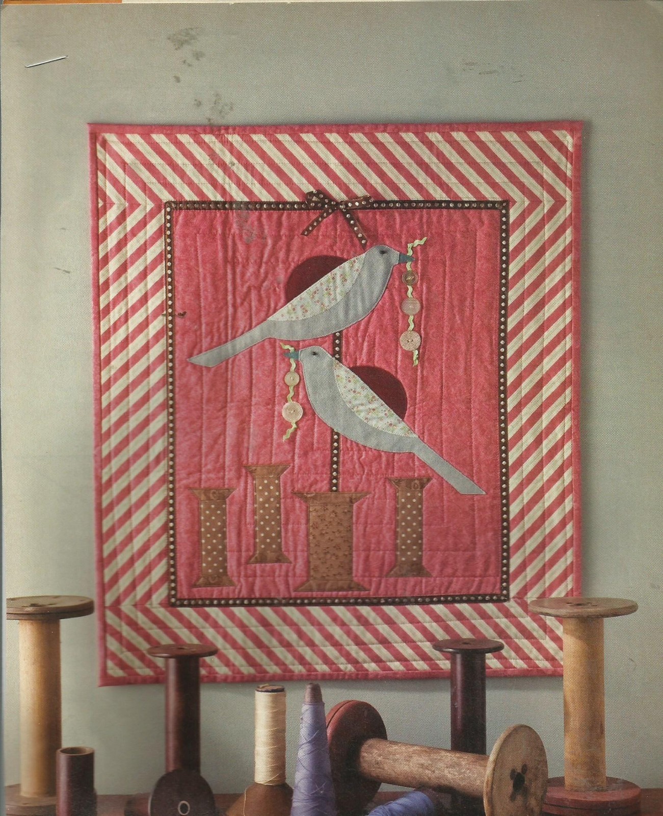 E0139  SEWING BLUEBIRDS  WALLHANGING QUILT PATTERN/INSTRUCTIONS