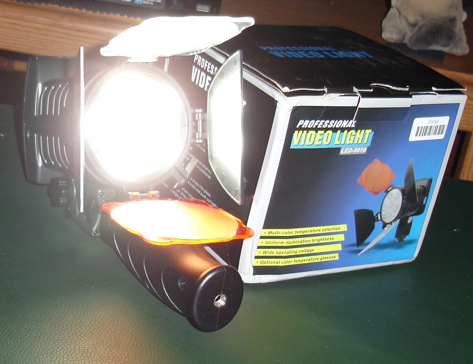 PROFESSIONAL LED-5010 VIDEO LIGHT Versatile hand held vs COLD shoe mount
