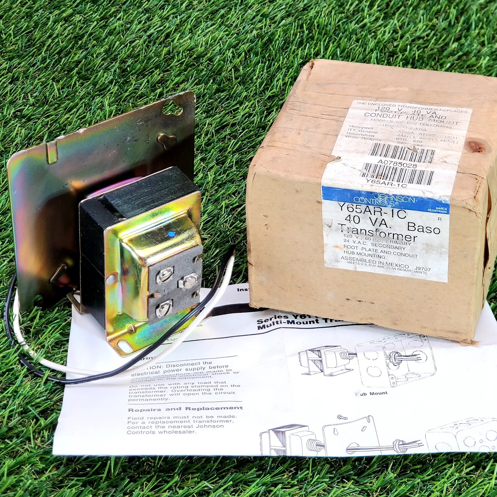 Johnson Controls Y65AR-1C 40va Transformer 120V 60Hz (Open Box New Old Stock)