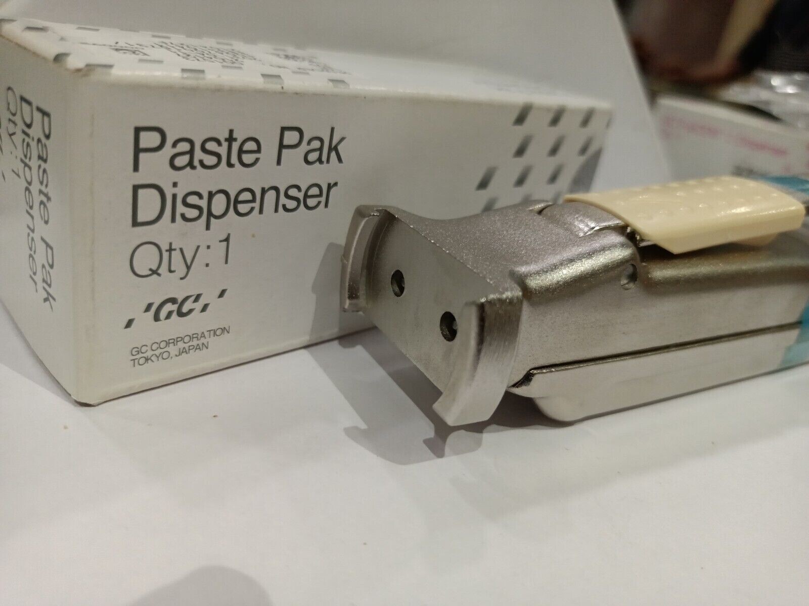 GC Fuji Cem Fuji Lining Material Dispenser Original Paste For Dental Purpose