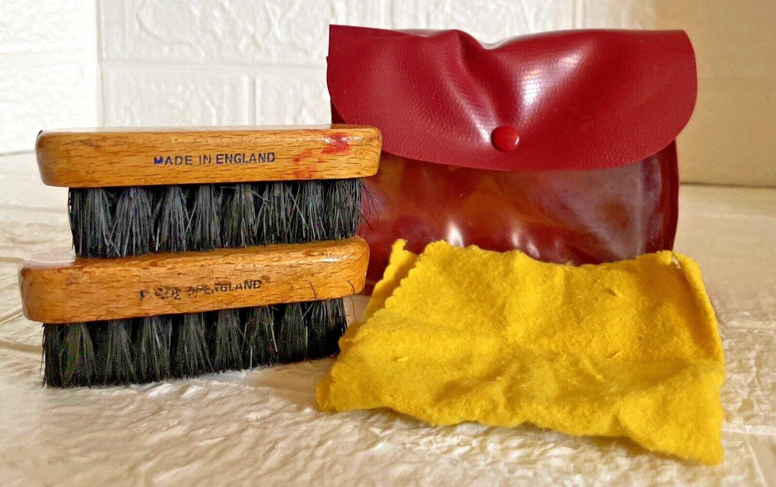 4 Piece Shoe Cleaning Kit (England) Two Brushes, Cleaning cloth & case