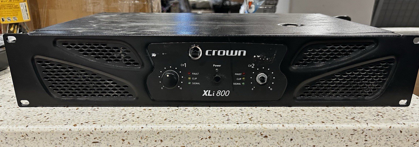 Crown XLi 800 2-Channel 450W Power Amplifier Rack Mountable Bridgeable