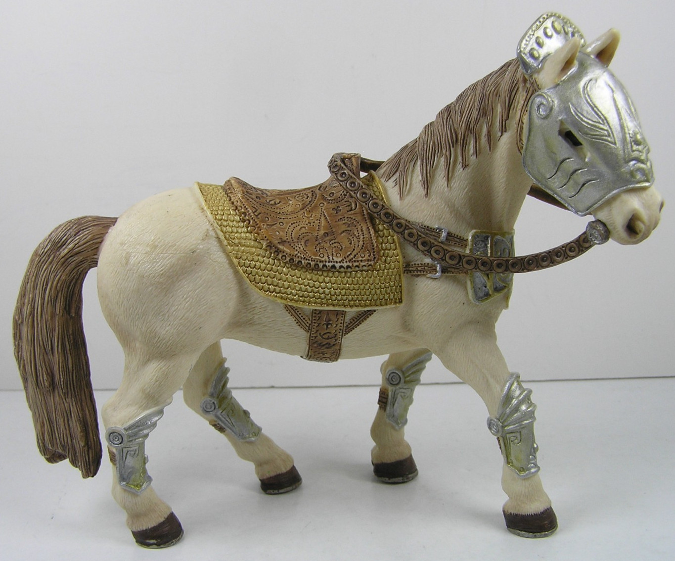 Schleich Armored Horse 6" Long Plastic Animal Toy Figure 2008 World of Knights