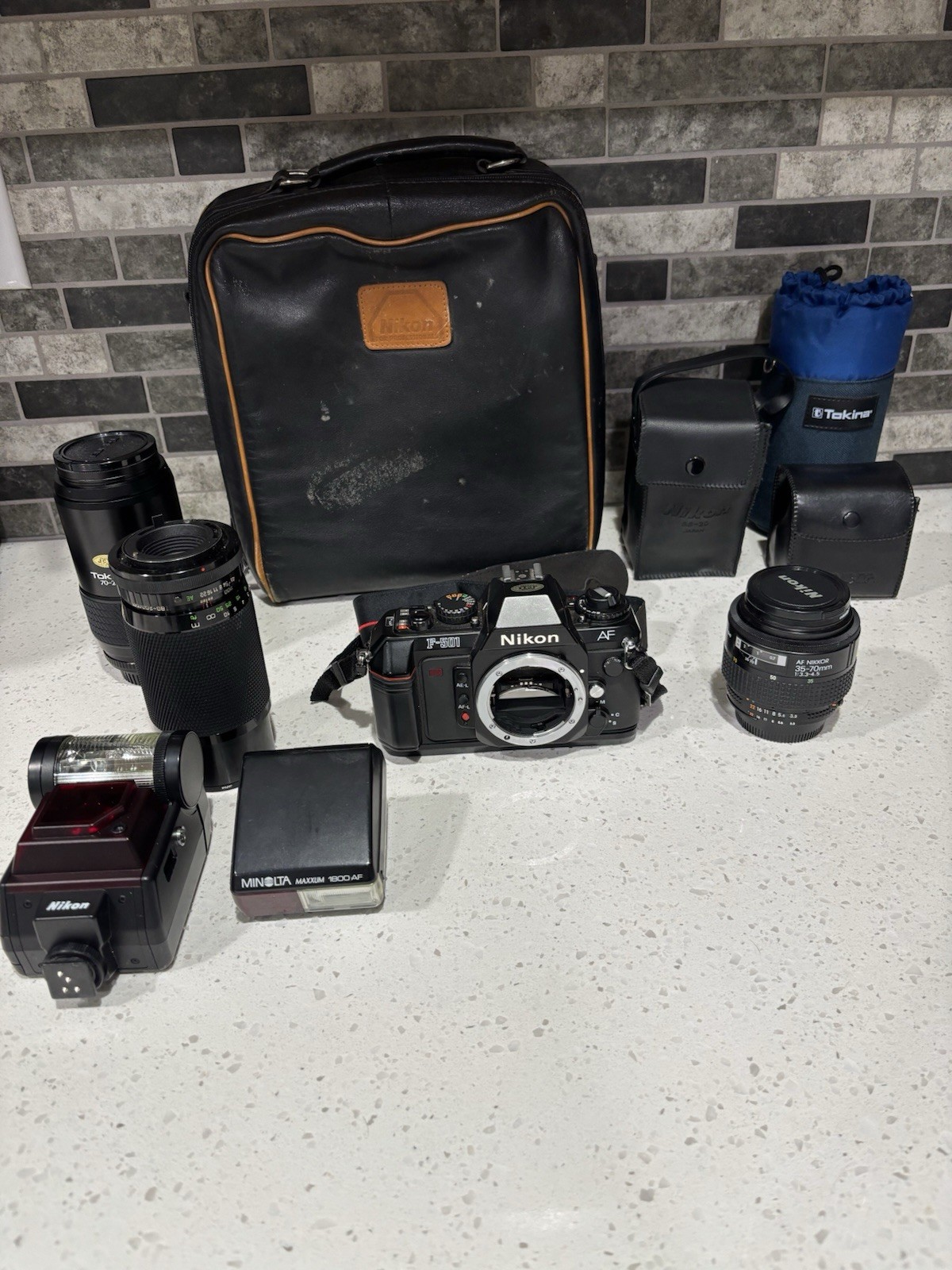 Nikon F-501 35mm Film Camera w/Nikon AF NIKKOR Lens Case Strap Speedlight READ