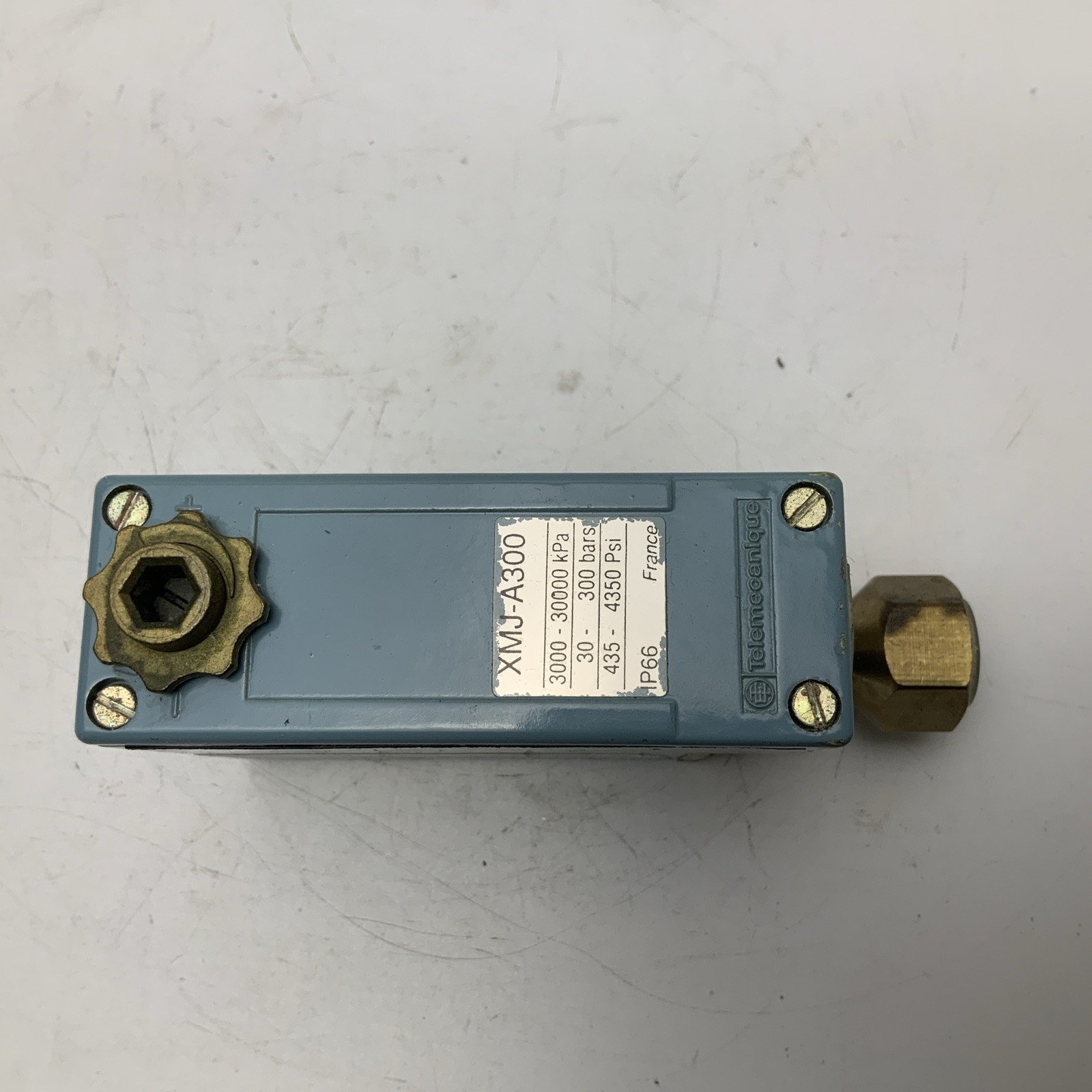 NEW TELEMECANIQUE XMJ-A300 PRESSURE SWITCH