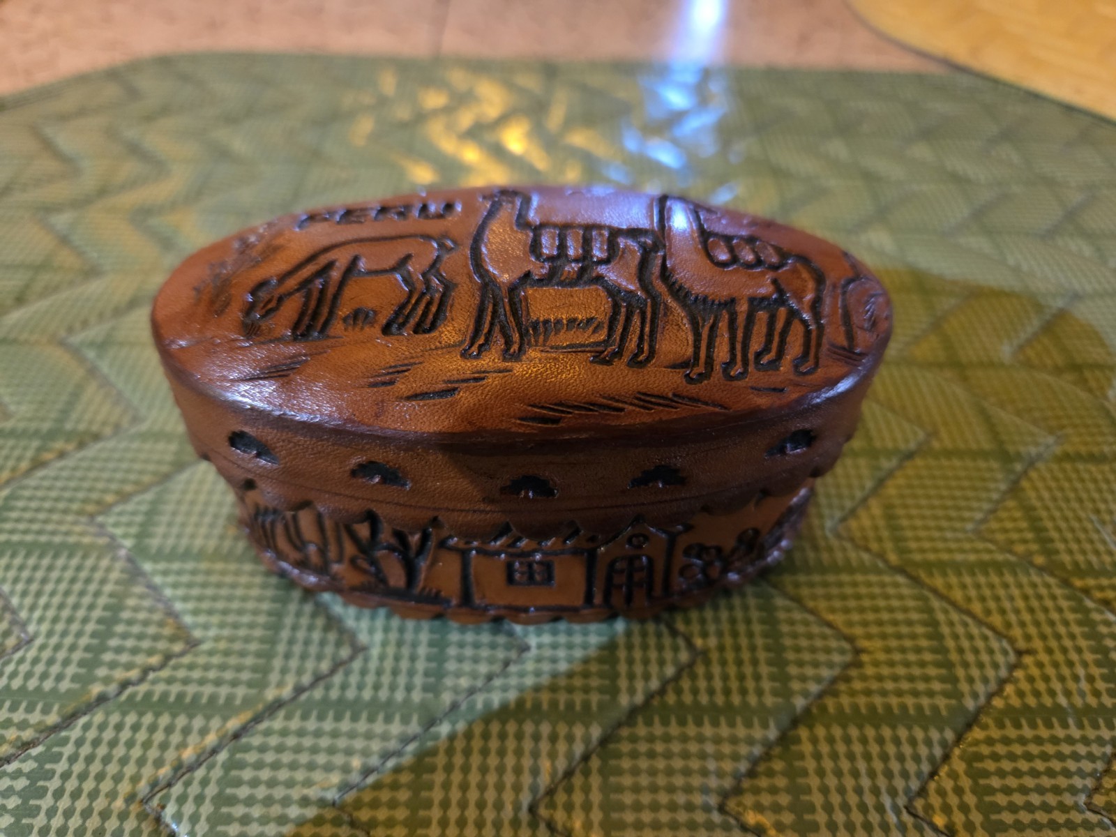TOOLED LEATHER PERUVIAN PERU FOLK ART HANDMADE TRINKET or JEWELRY BOX