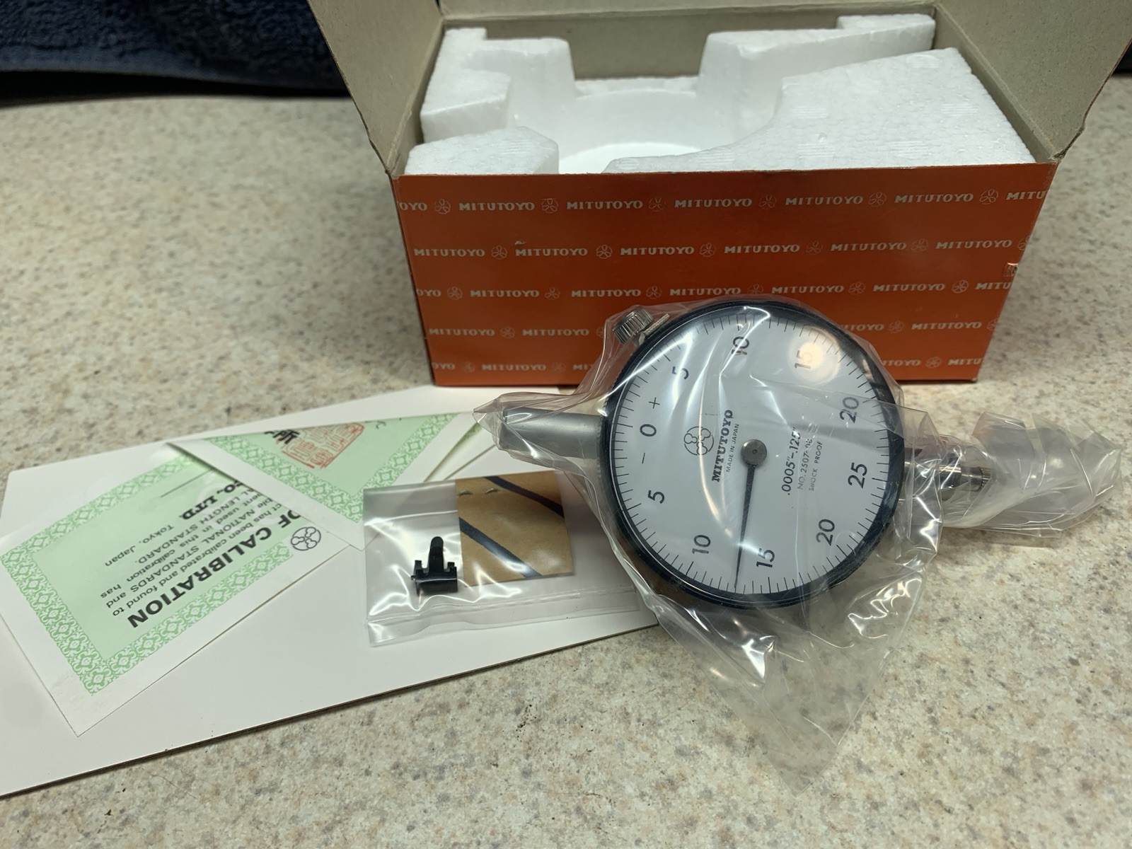 Machinist Tool: Mitutoyo Dial Indicator (NOS) 2507-08  .0005 grad.