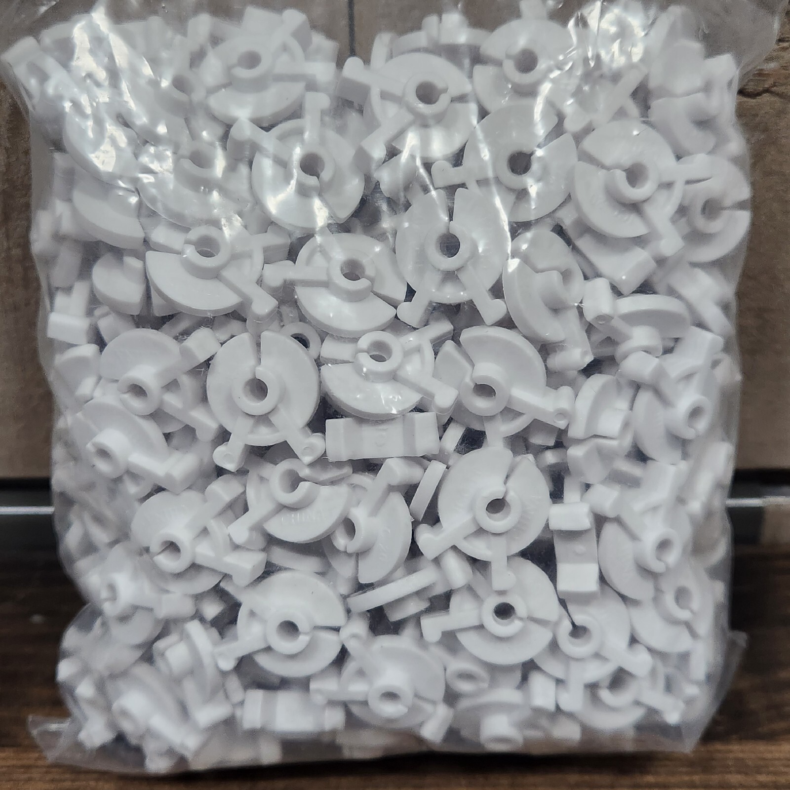 Inventory Control Squeeze White Clips Peg Hook Fits 0.162" to 0.207" 250 Count