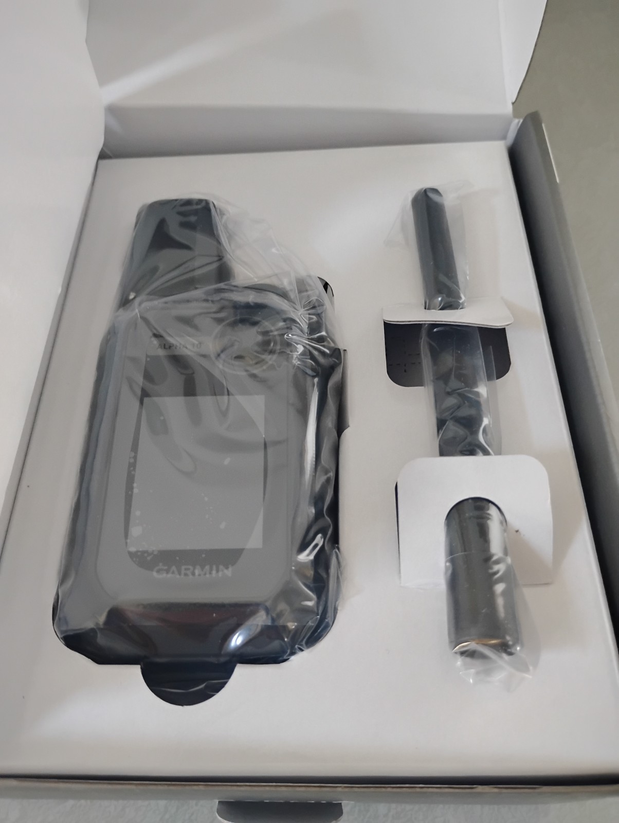 - NEW - GARMIN ALPHA 10 HANDHELD