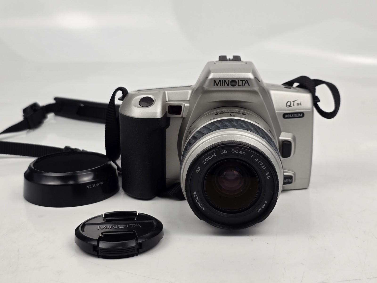 Minolta Maxxum QTsi 35mm SLR Film Camera w/ AF Zoom 35-80mm F4-5.6 Lens