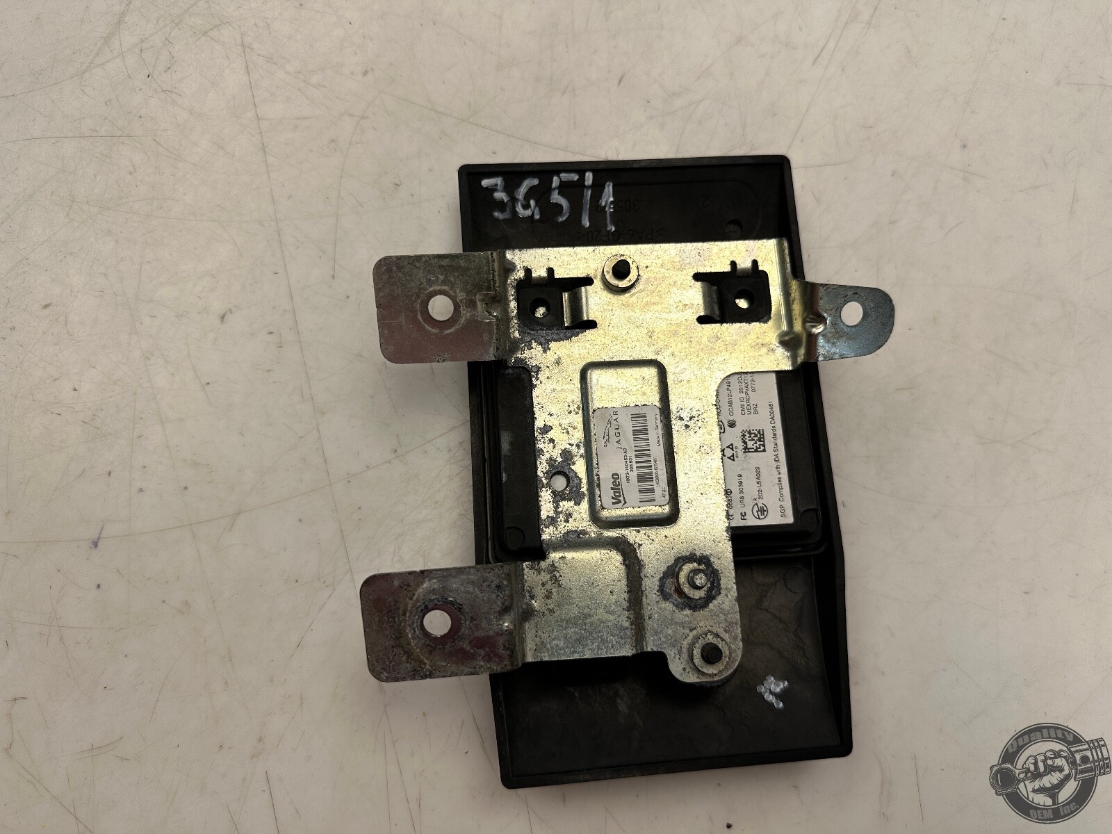 2016-2019 JAGUAR XE REAR LEFT (DRIVER SIDE) BLIND SPOT SENSOR CONTROL MODULE OEM