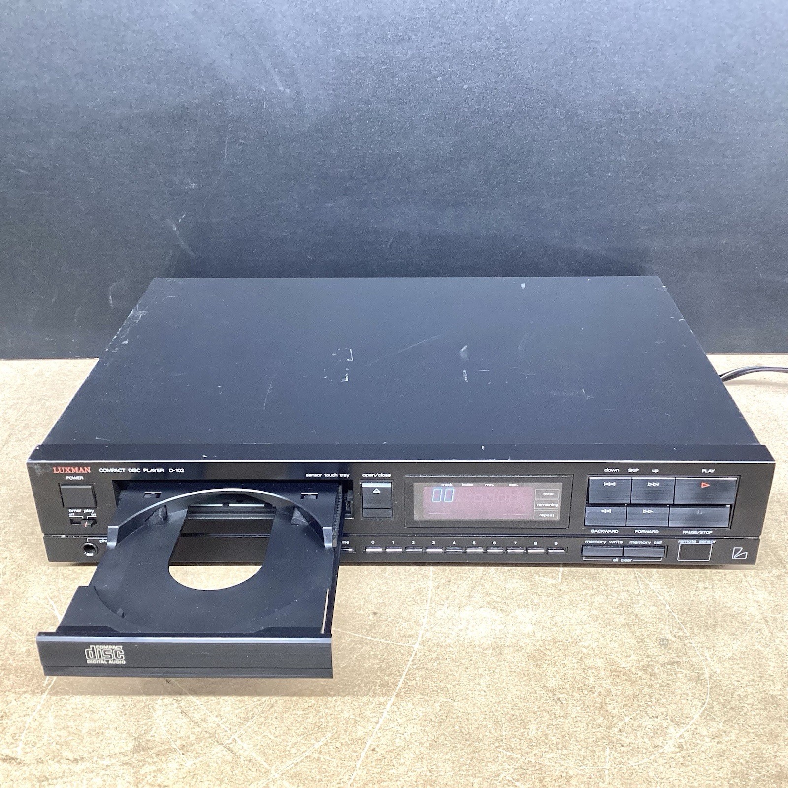 Luxman D-102 Compact Disc Player Tested