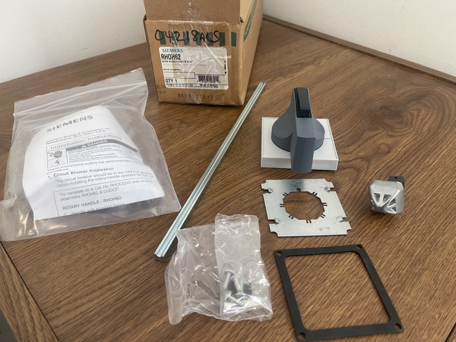 SIEMENS RHOH62 ROTARY HANDLE AND SHAFT