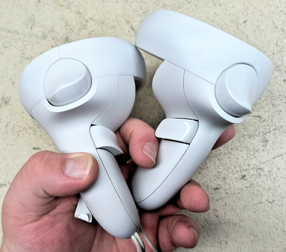 Oculus Quest 2 VR Headset 256GB Combo Decent Shape Case Doesn't Zip Tested Works