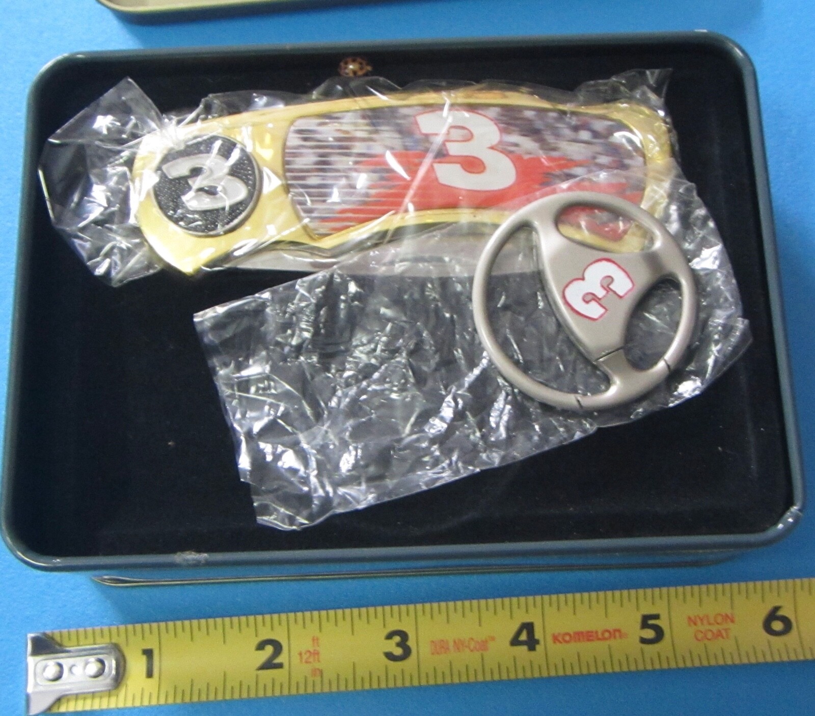 Motorsports #3 folding knife with steering wheel key chain