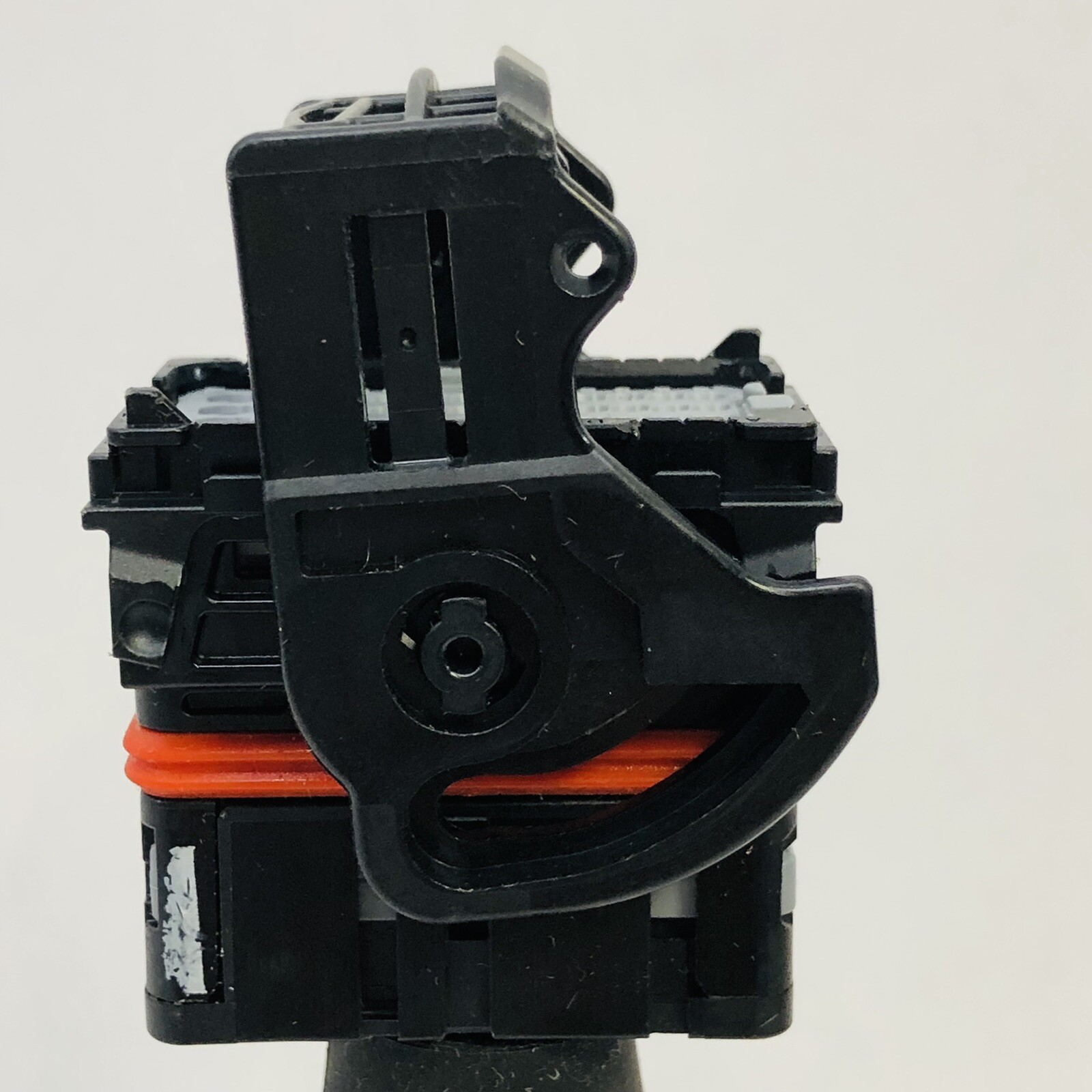 MOLEX - MCD 21093 AUTOMOTIVE CONNECTOR SOCKET 48 WAY- M2