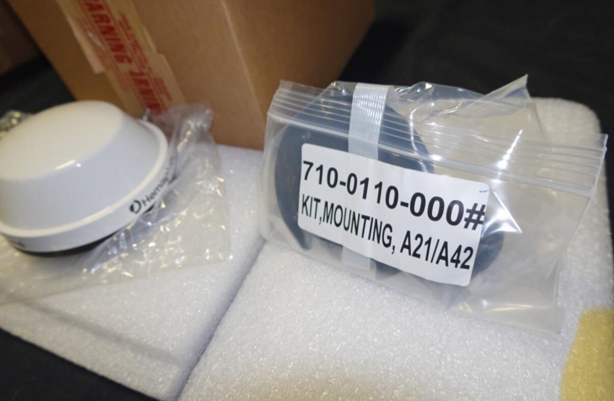 USA Seller Hemisphere A21 GNSS Antenna P/N: 940-2068-000 New Open Box