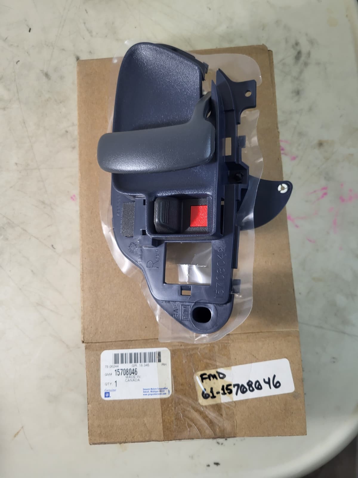 Genuine GM OEM Interior Door Handle Passenger Side 15708046 Fit 95-00 Chevrolet