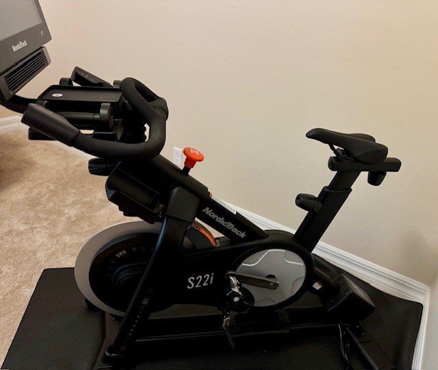 NordicTrack S22i Studio Cycle with 22" Rotating Smart HD Touchscreen Screen -...