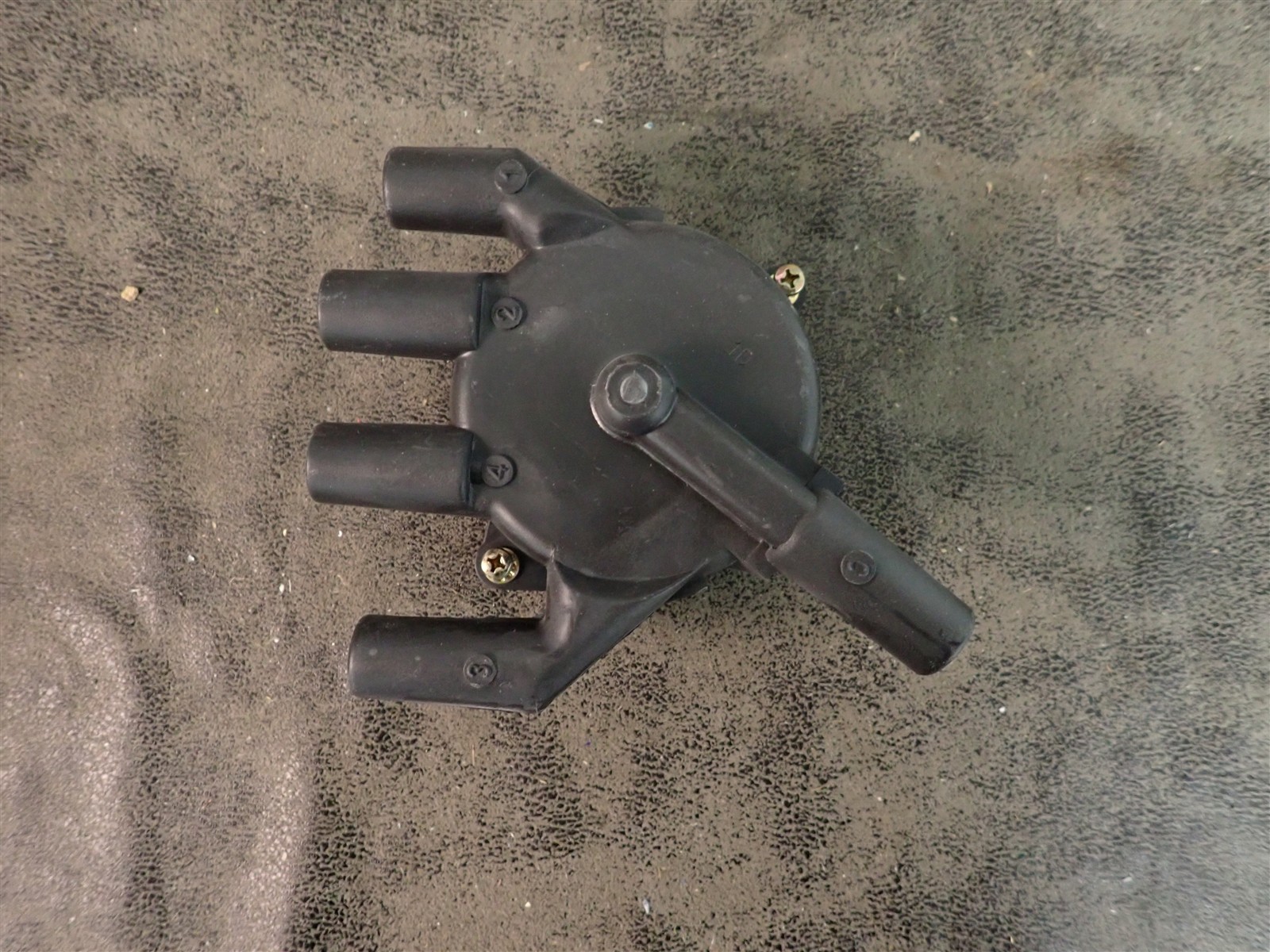 NEW WVE 5D1164 Distributor Cap (G220)