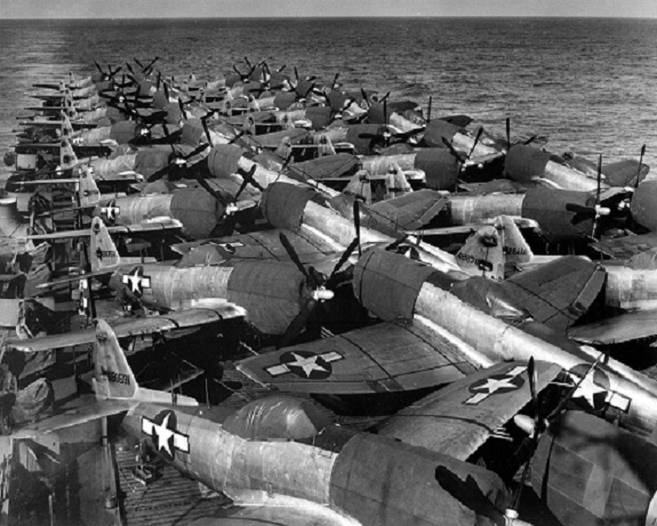 Republic P-47 Thunderbolt Fighters Deckload USS Casablanca 8x10 WWII Photo 808