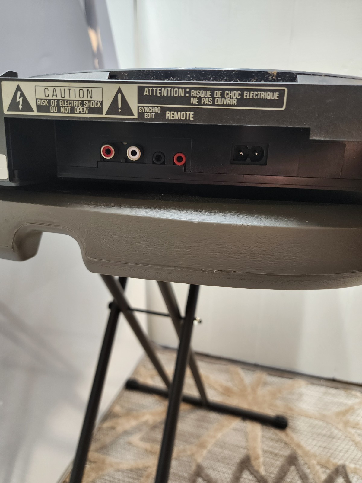 Technics 5 Dics is a multi compact displayer,No Plug